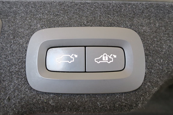Volvo S90 15 of 16