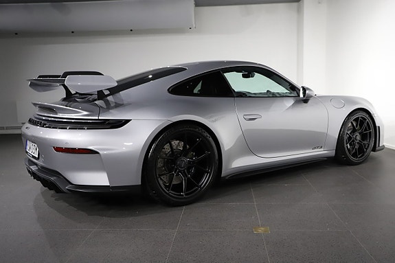 Porsche 911 4 of 5