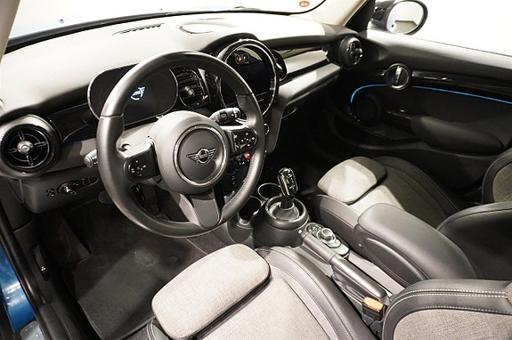 MINI Cooper 4 of 5