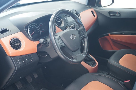 Hyundai i10 2 of 5
