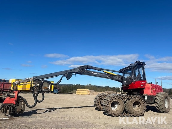 Skördare Valmet 911 med dubbelt utskjut