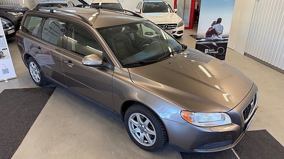Volvo V70 2 of 5