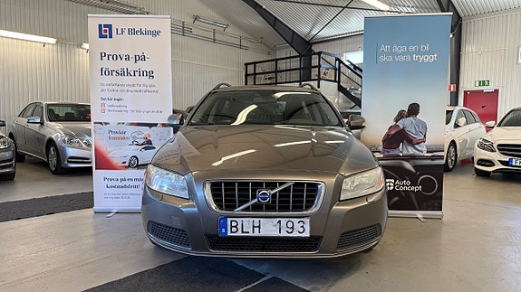 Volvo V70 3 of 5