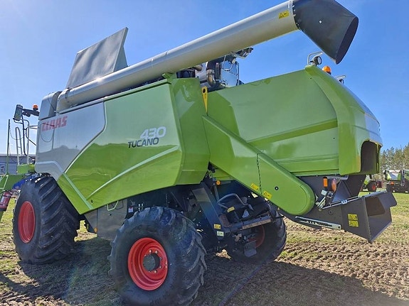 CLAAS Tucano 430 4WD 4 of 5