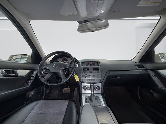 Mercedes-Benz C180 10 of 14