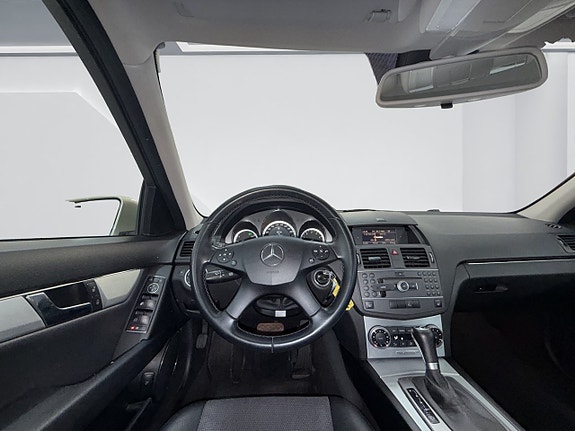 Mercedes-Benz C180 11 of 14