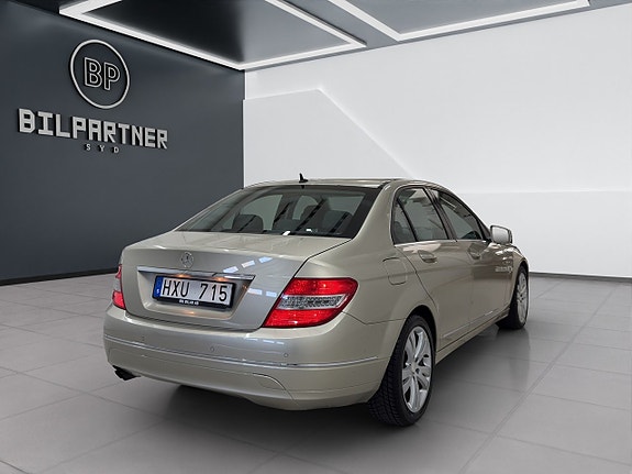 Mercedes-Benz C180 4 of 5