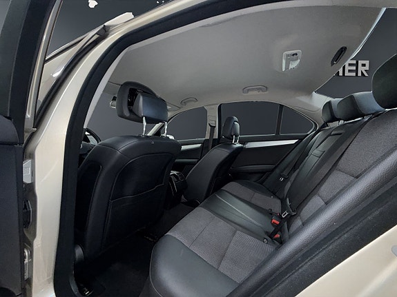 Mercedes-Benz C180 9 of 14