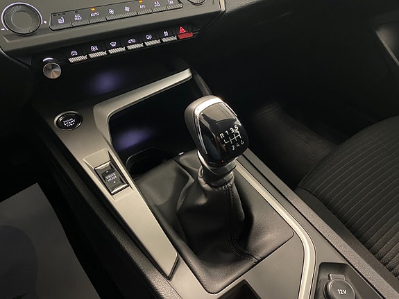 Peugeot 308 15 of 19