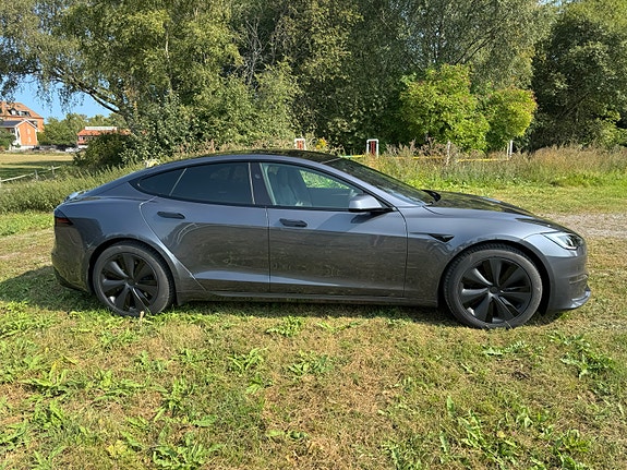 Tesla Model S 3 of 6
