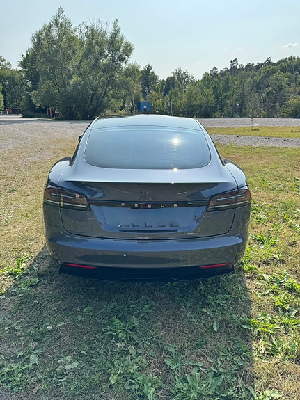 Tesla Model S 5 of 6