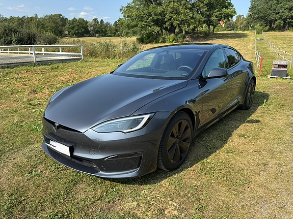 Tesla Model S 4 of 6