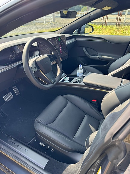 Tesla Model S 2 of 6