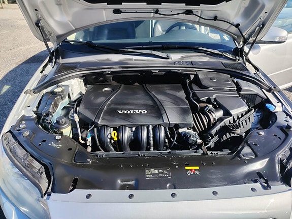 Volvo V70 13 of 23