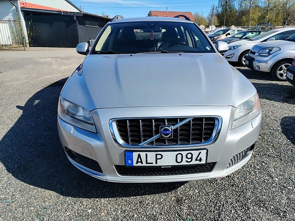 Volvo V70 3 of 5