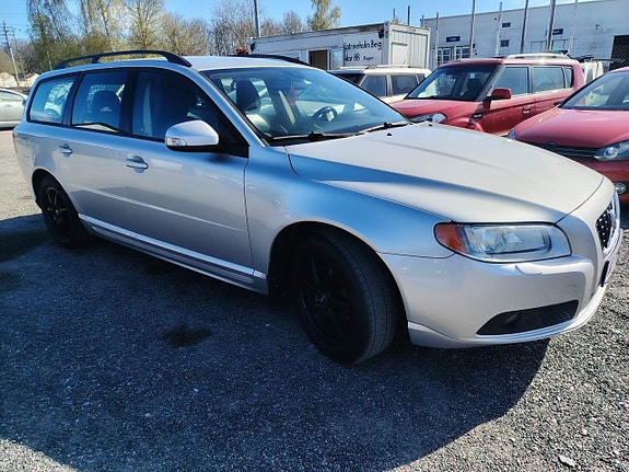 Volvo V70 2 of 5