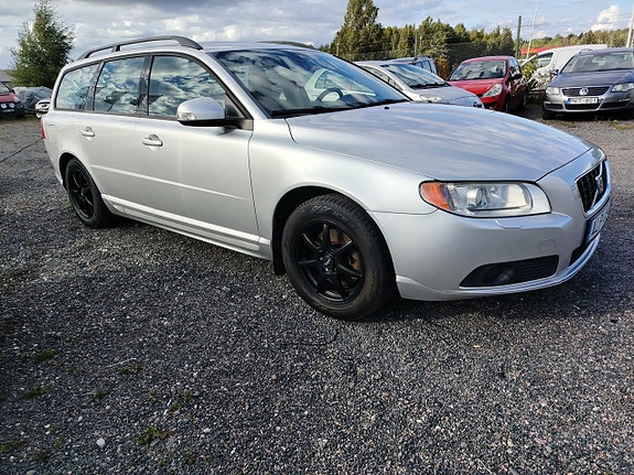 Volvo V70 2 of 25