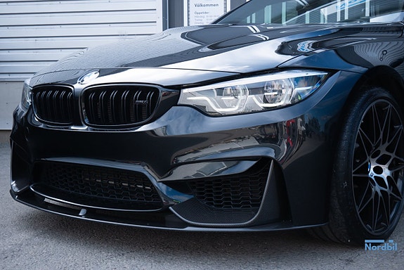 BMW M4 3 of 5