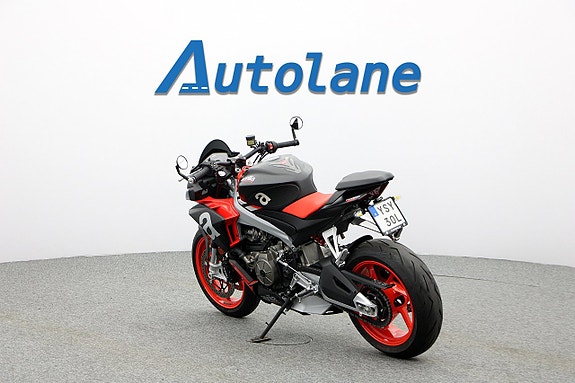 Aprilia Tuono 660 *Nyservad, Farthållare, Brembo Sommarkampanj 4,99% 4 of 5