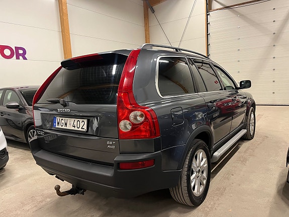 Volvo XC90 3 of 5