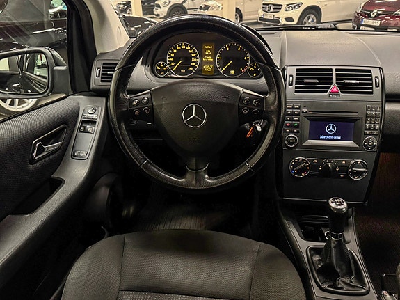 Mercedes-Benz A180 2 of 5