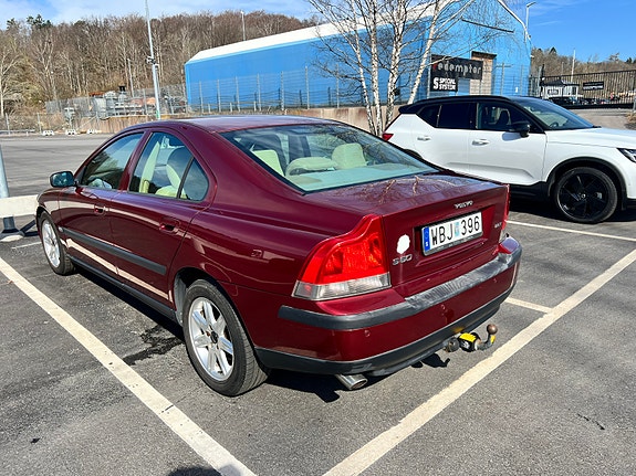 Volvo S60 4 of 5