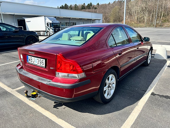 Volvo S60 2 of 5