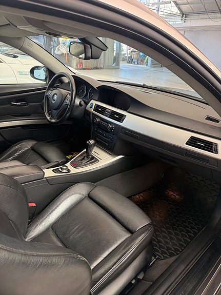 BMW 335i 5 of 8