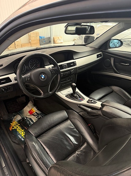 BMW 335i 4 of 8