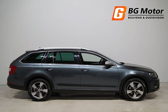 Skoda Octavia Scout 2 of 5
