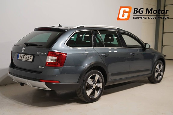 Skoda Octavia Scout 3 of 5