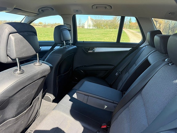 Mercedes-Benz C220 12 of 12