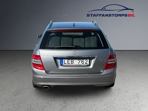 Mercedes-Benz C220 6 of 12