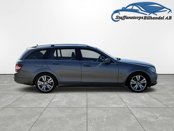 Mercedes-Benz C220 4 of 5