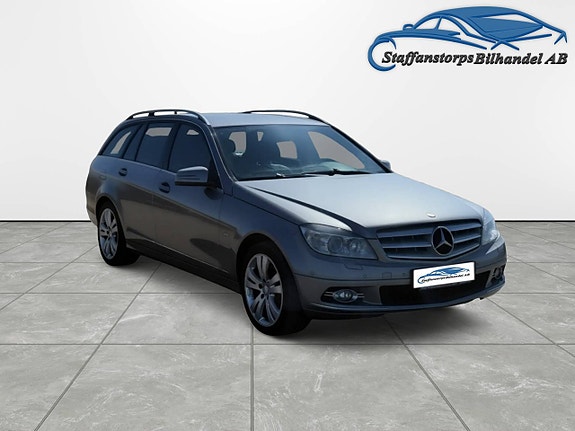 Mercedes-Benz C220 3 of 5