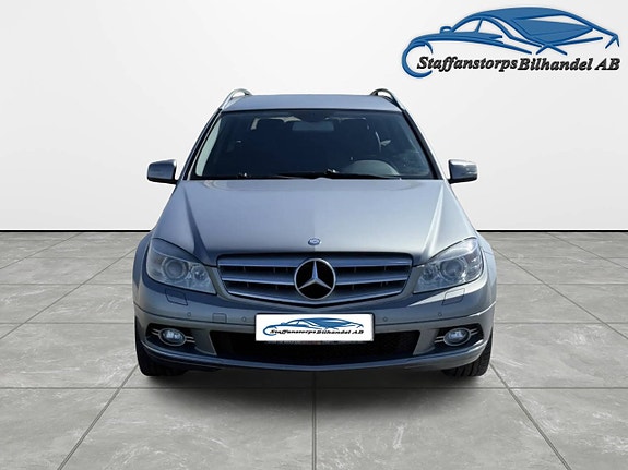 Mercedes-Benz C220 2 of 5