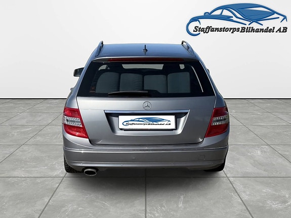 Mercedes-Benz C220 6 of 12