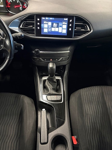 Peugeot 308 SW 4 of 5
