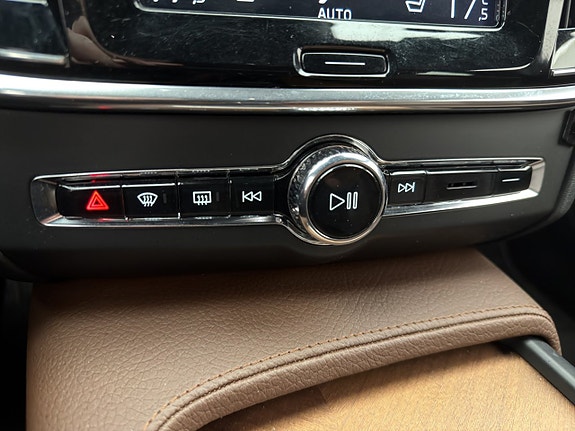Volvo S90 24 of 30