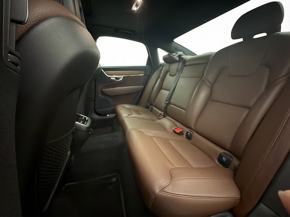 Volvo S90 26 of 30