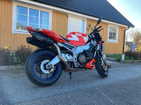 Aprilia RSV 1000 R Tuono 2 of 2