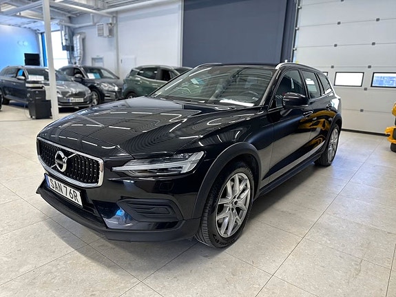 Volvo V60 Cross Country 3 of 5