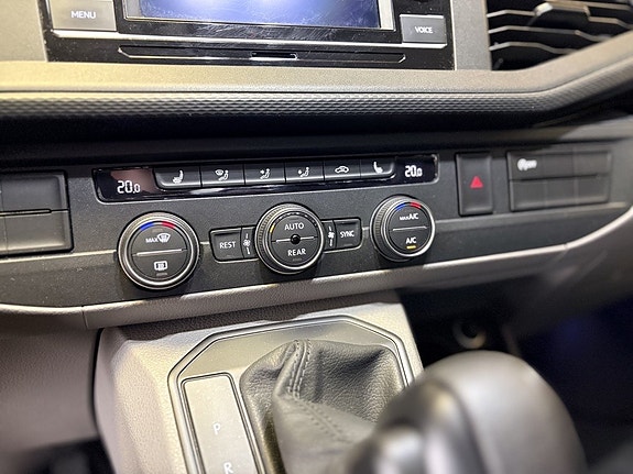 Volkswagen Caravelle 12 of 20