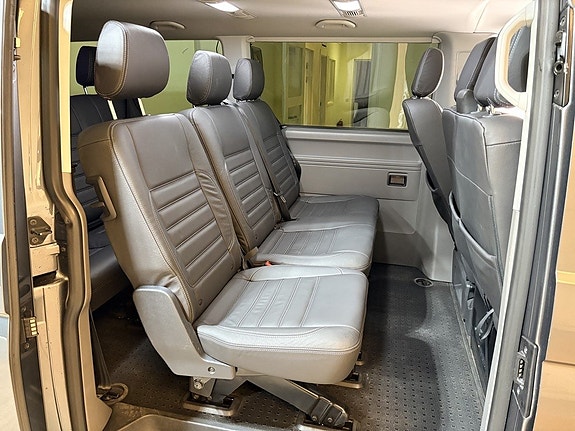 Volkswagen Caravelle 14 of 20