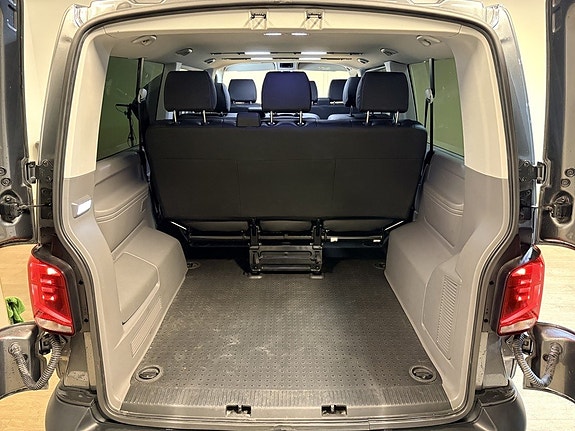 Volkswagen Caravelle 20 of 20