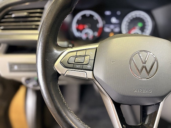 Volkswagen Caravelle 8 of 20