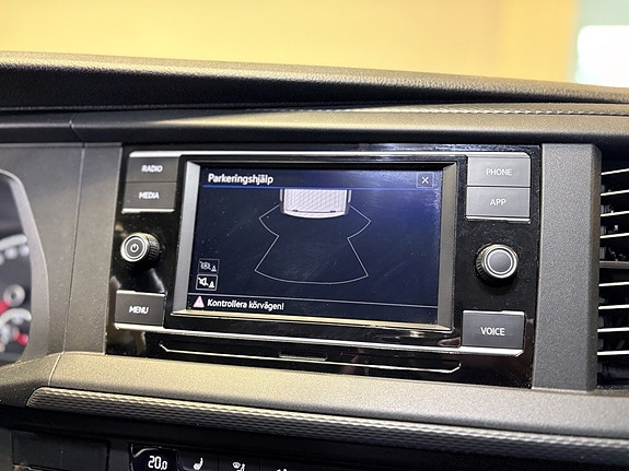 Volkswagen Caravelle 11 of 20