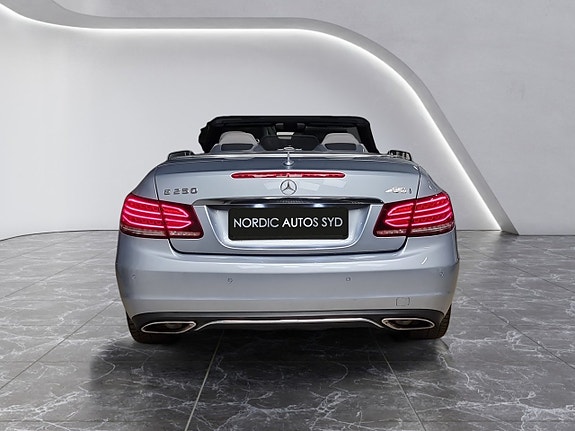 Mercedes-Benz E250 4 of 5