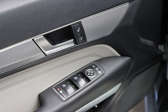 Mercedes-Benz E250 11 of 16