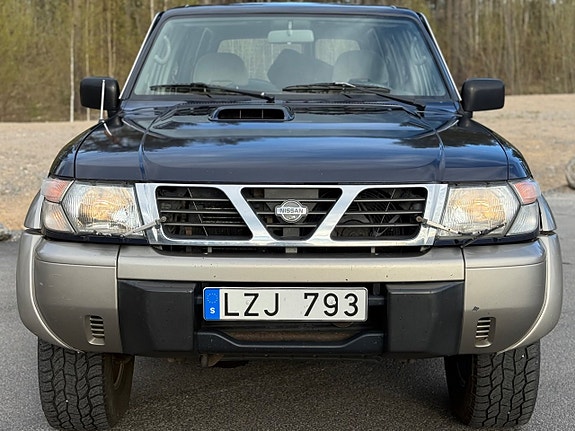 Nissan Patrol 2 of 5